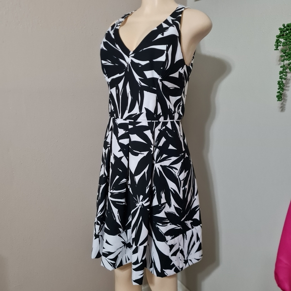 ASHLEY BEYOND GRAHAM DRESS WOMEN SIZE 8 (MEDIUM) WHITE AND BLACK NWT - Picture 3 of 9
